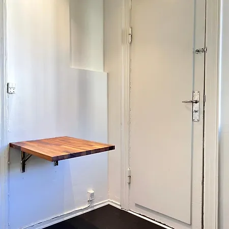 Located In Cozy Area Of Appartement